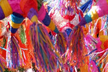 Photo de <a href="https://unsplash.com/fr/@filiosphotography?utm_content=creditCopyText&utm_medium=referral&utm_source=unsplash">santiago filio</a> sur <a href="https://unsplash.com/fr/photos/lanternes-multicolores-BJzYk-6DgS4?utm_content=creditCopyText&utm_medium=referral&utm_source=unsplash">Unsplash</a>       